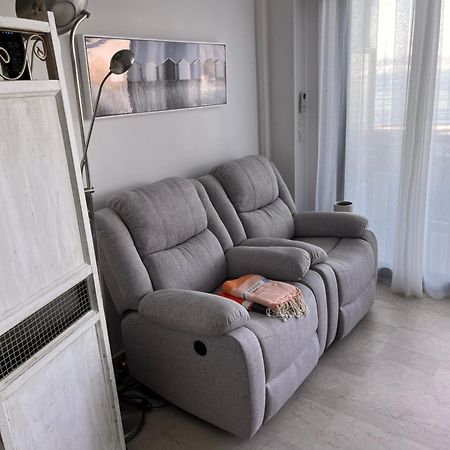 French Riviera 1 Bedroom On The Beach Facing Cannes Théoule-sur-Mer Екстериор снимка