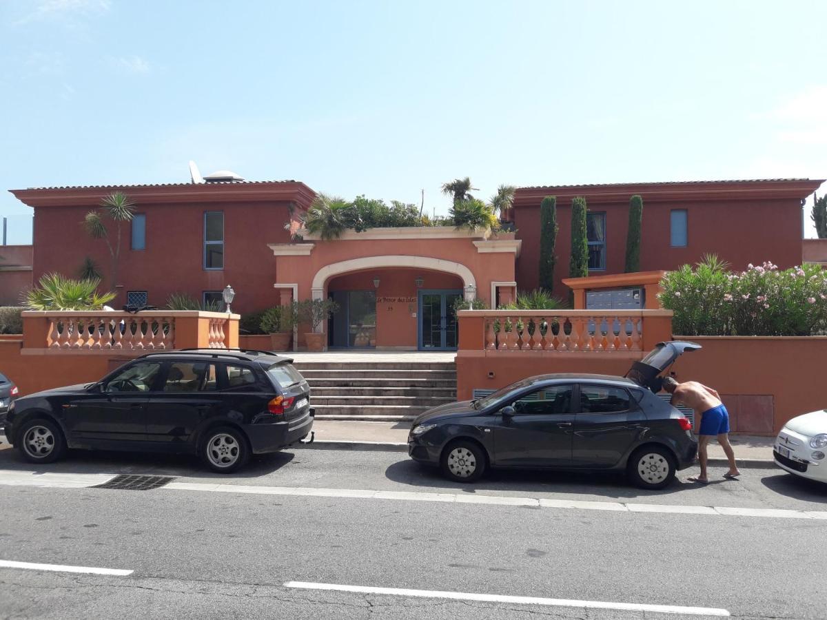 French Riviera 1 Bedroom On The Beach Facing Cannes Théoule-sur-Mer Екстериор снимка