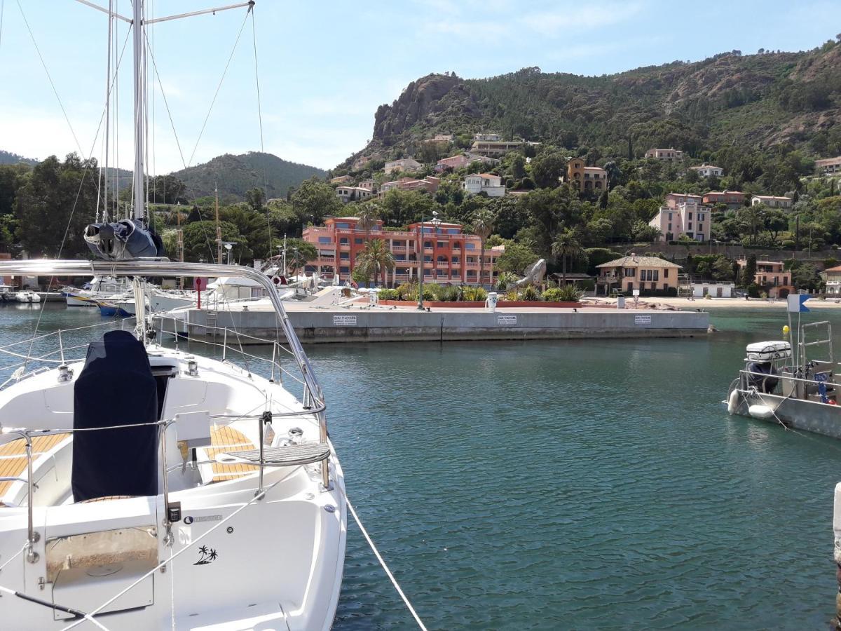 French Riviera 1 Bedroom On The Beach Facing Cannes Théoule-sur-Mer Екстериор снимка