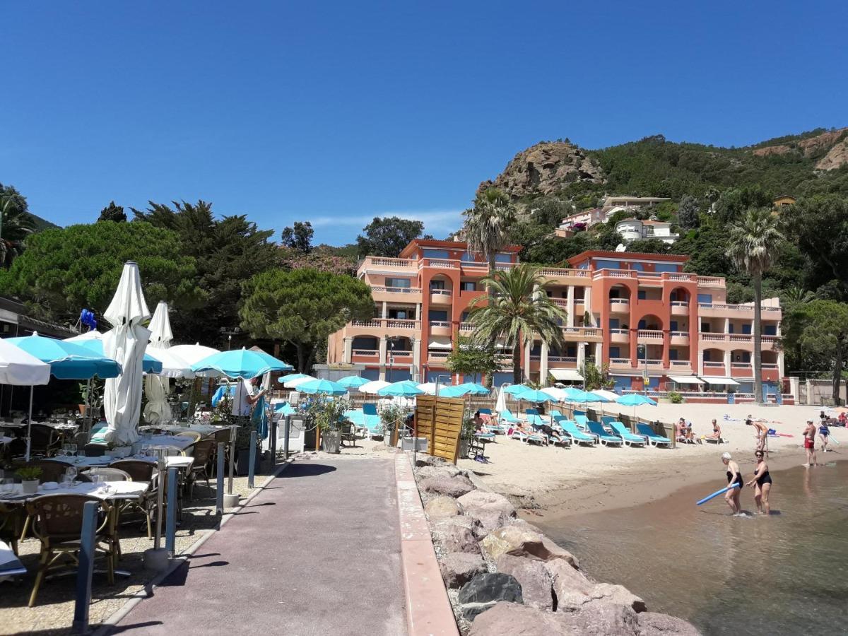 French Riviera 1 Bedroom On The Beach Facing Cannes Théoule-sur-Mer Екстериор снимка