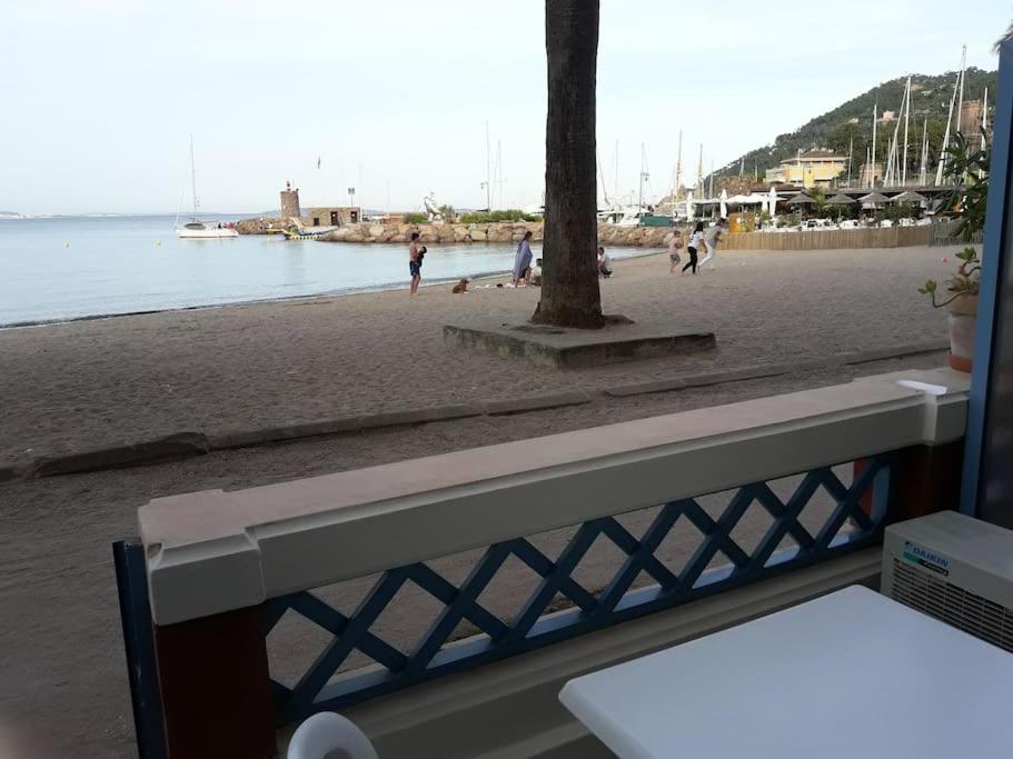 French Riviera 1 Bedroom On The Beach Facing Cannes Théoule-sur-Mer Екстериор снимка