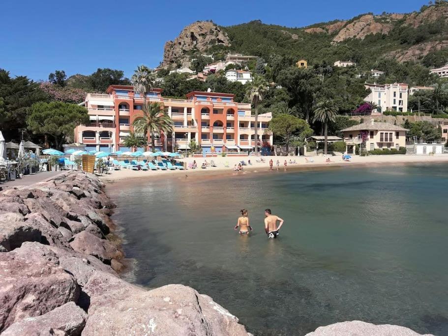 French Riviera 1 Bedroom On The Beach Facing Cannes Théoule-sur-Mer Екстериор снимка